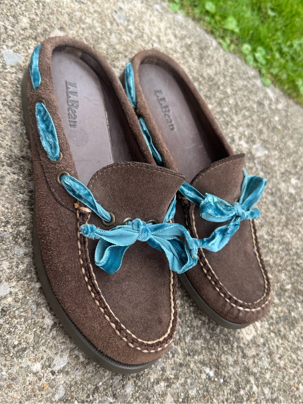 L.L. Bean Casco Bay Suede Boat Moc Mules Brown Velvet Ribbon Bow Size 6